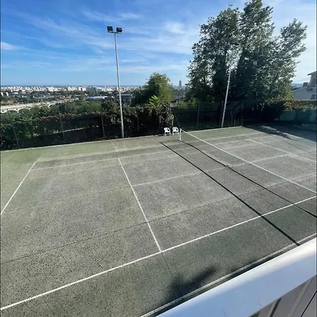 Appartement Studio Avec Piscine Et Tennis Avec Vue Sur Lyon
